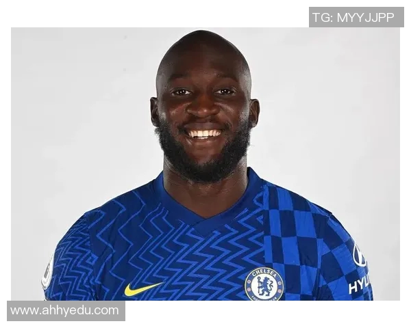 卢卡库的崛起与挑战:从天才少年到世界级前锋的奋斗历程